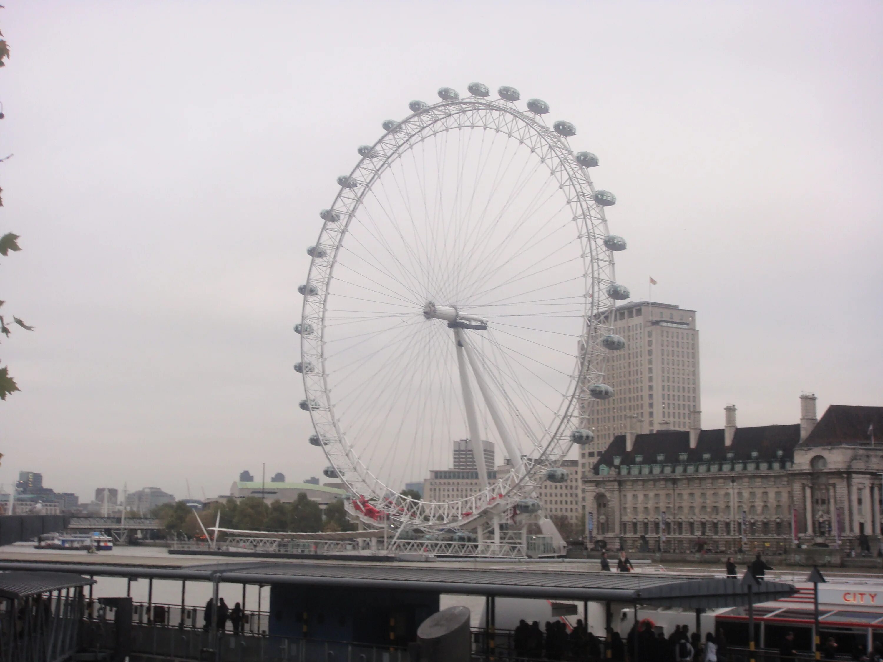 Centre of london is. Происшествия london eye. фрэнком анатол лондонский глаз. лондонский глаз объемный макет. может ли лондонский глаз упасть на бок.