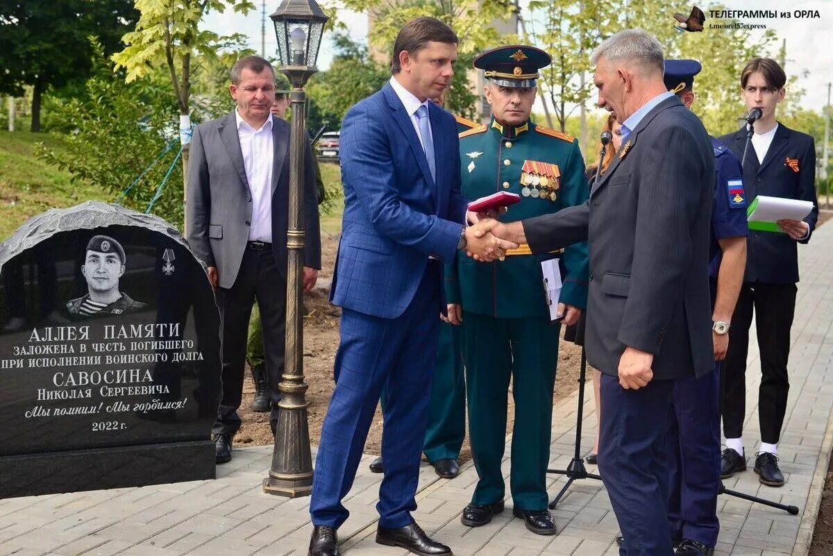 Ловчиково Глазуновский район Орловская. Памятник погибшим в сво.