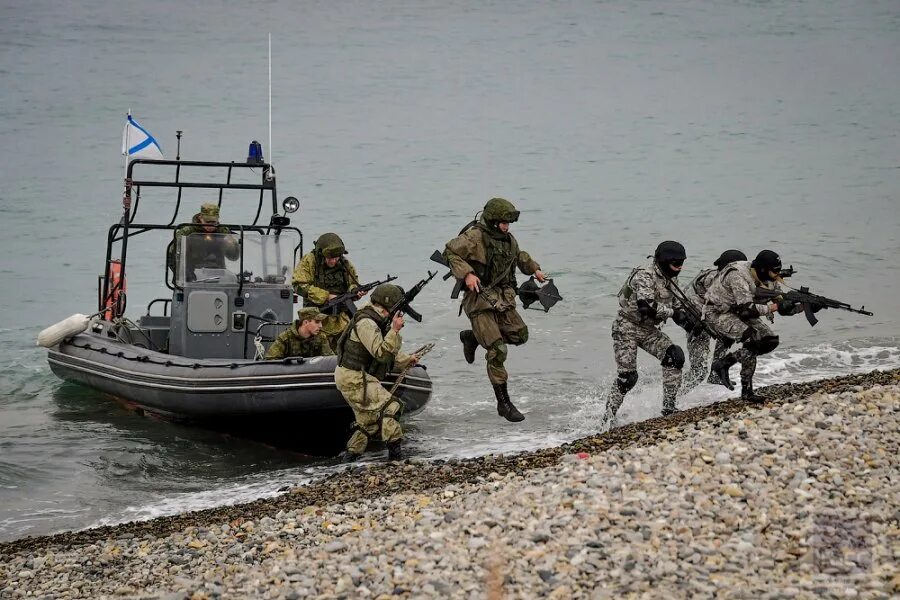 Ка-29 высадка десанта. Большой десантный корабль кондопога. Высадка российского десанта. Высадка российского десанта. Морская пехота десантирование.