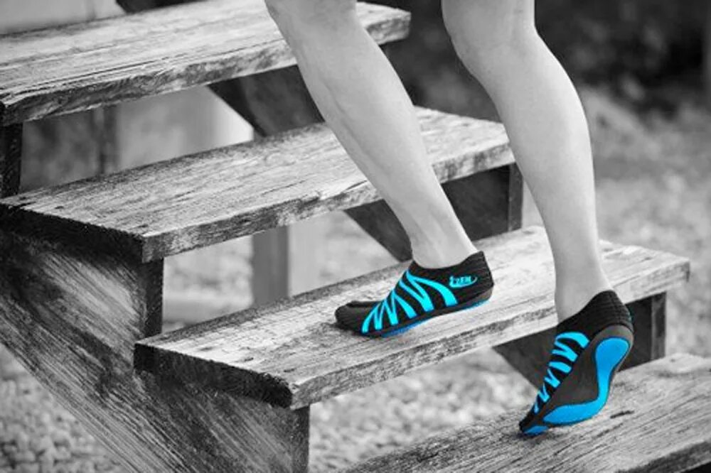 Обувь имитирующая хождение босиком. Обувь имитирующая хождение босиком. Vibram туфли. Кроссовки для ходьбы босиком. Я иду по росе босы ноги.