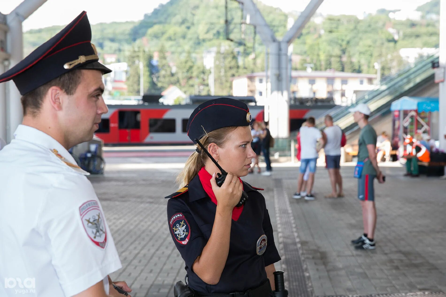 Транспортная полиция Сочи. Патруль полиция Сочи. Полицейский на вокзале. Форма полиции на транспорте. Мвд линейная полиция