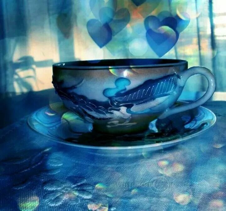 Громадная голубая чаша. Утро в синих тонах. Чашечка кофе в голубых тонах. Чаепитие в синих тонах. Добрый вечер в голубых тонах.