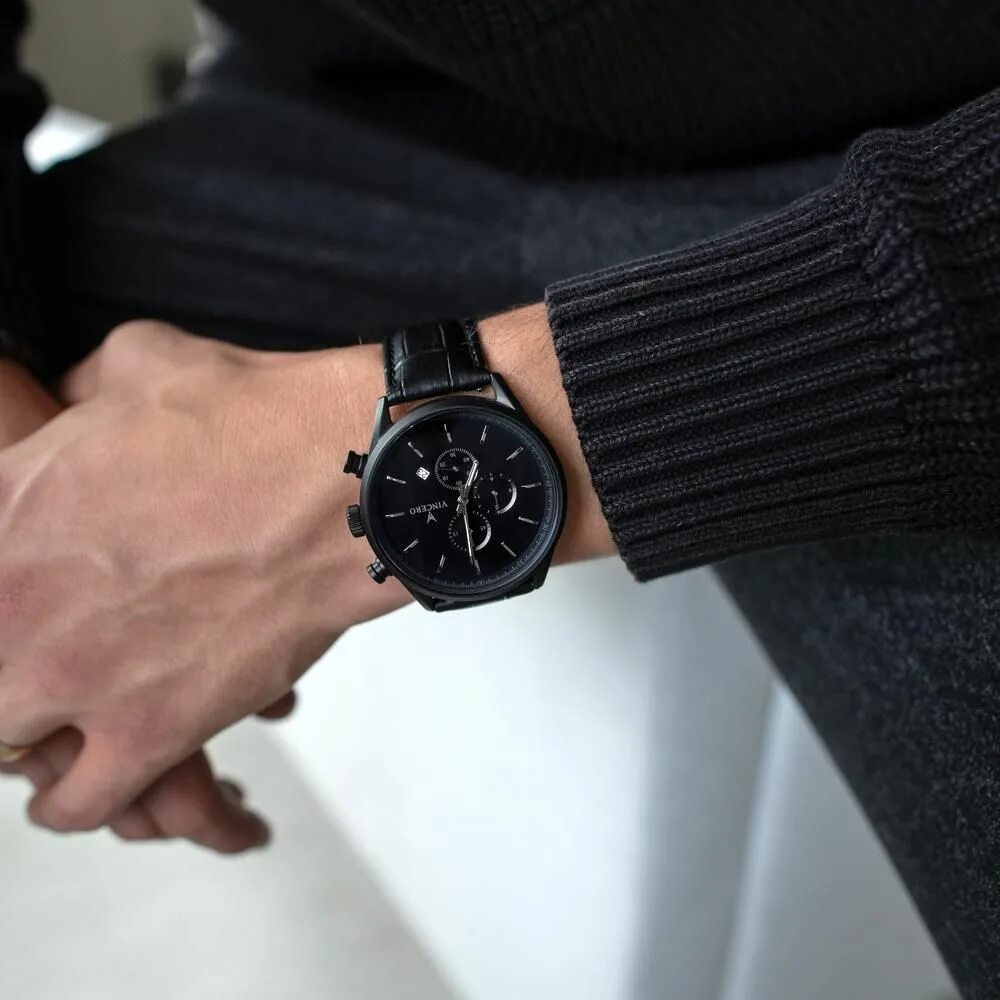 Черный часовой. Мужской браслет "Black Matte man". Черные часы. Черные матовые часы. Черные часы на руке.