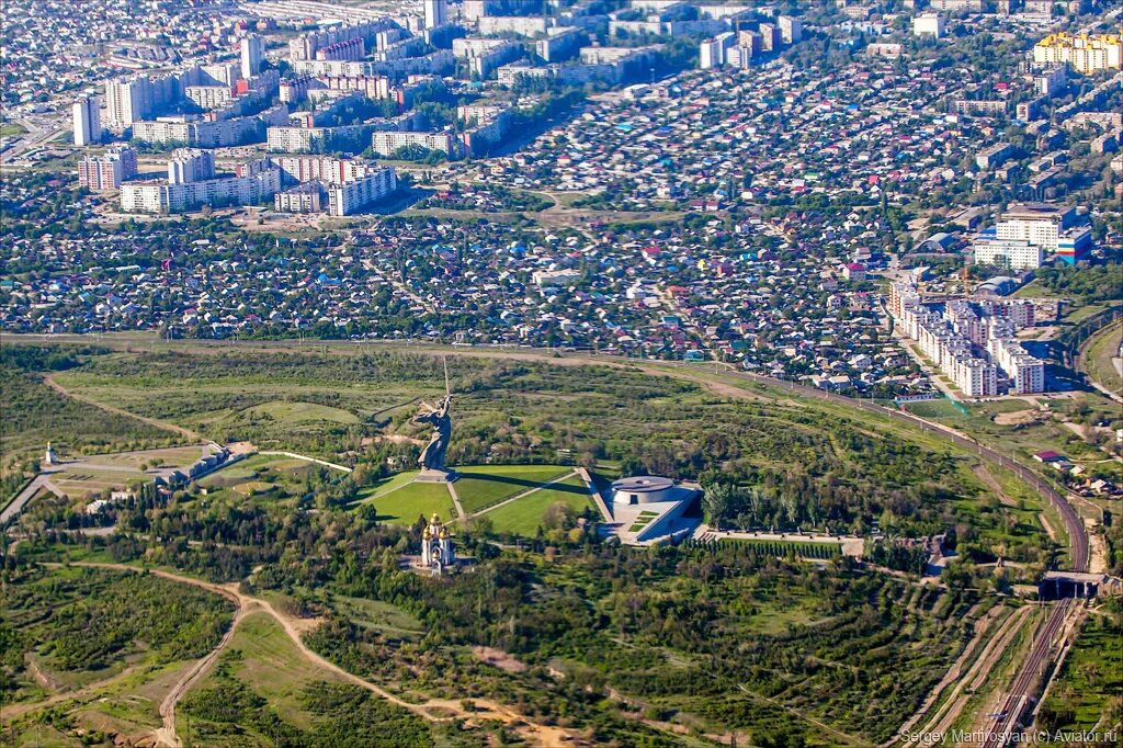 Волгоград черкесск. Волгоград с высоты птичьего полета. ВОЛГОГРАДСВЫСОТЫПТИЧЬЕГОПОЛЁТА. Волгоград с птичьего полета. Майкоп сверху.