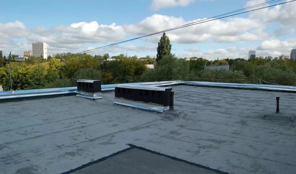 крыша многоквартирного дома. плоская кровля мкд. плоские кровли многоквартирных домов. плоские крыши многоэтажных домов. плоские крыши многоэтажных домов.