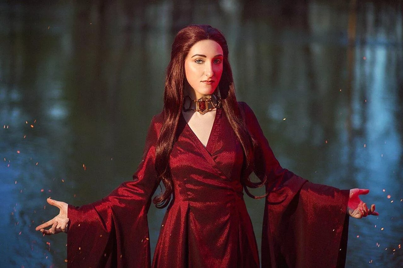 Красная жрица Мелисандра. Красная ведьма Мелисандра. Мелиссандра игр престолов.