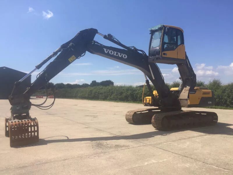 Экскаватор бу вольво. Volvo ec220. Экскаватор Вольво 220. Экскаватор Volvo ec220dl. Volvo ec220dl габариты.