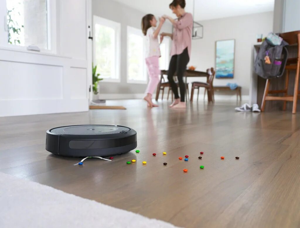 Реклама робота пылесоса. Робот пылесос Roomba i3. Робот-пылесос IROBOT Roomba i7+. Айробот Румба i3. Пылесос Айробот Румба.