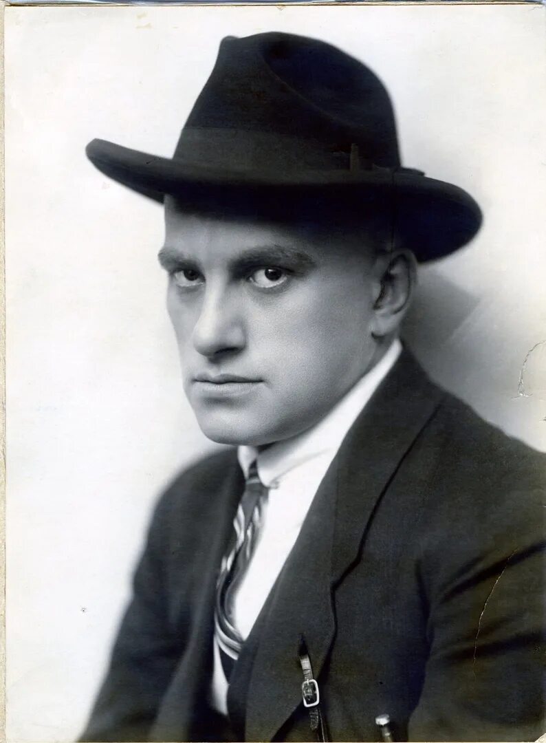 Маяковский осень. Маяковский в 20 лет. "стихи". Маяковский осень. Маяковский 1912 год.