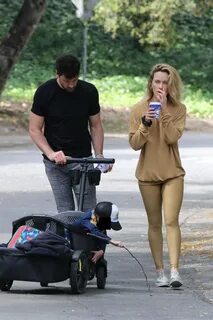 Maksim Chmerkovskiy & Peta Murgatroyd Show Some PDA (29 Photos) .