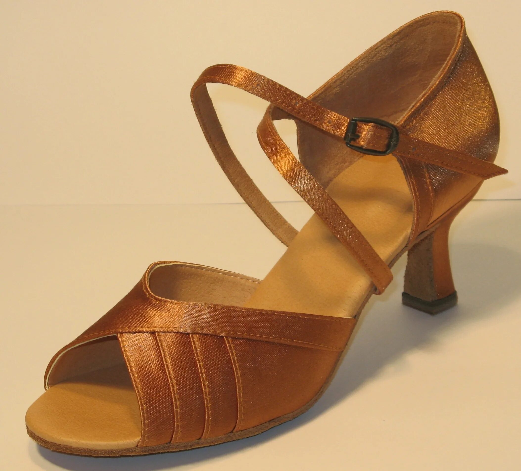 Dancemaster туфли для бальных танцев женские латина. Танцевальные туфли. Туфли для танцев москва. Туфли для бальных танцев solo plus. Туфли для танцев москва.