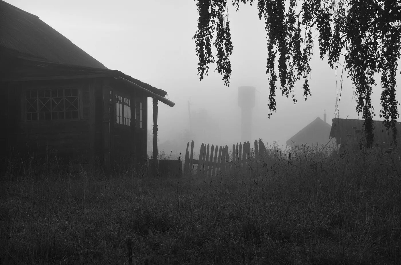 Gloomy village. Заброшка Эстетика деревня. Глухая деревня Эстетика. Заброшенная деревня в тумане. Древняя Эстетика.