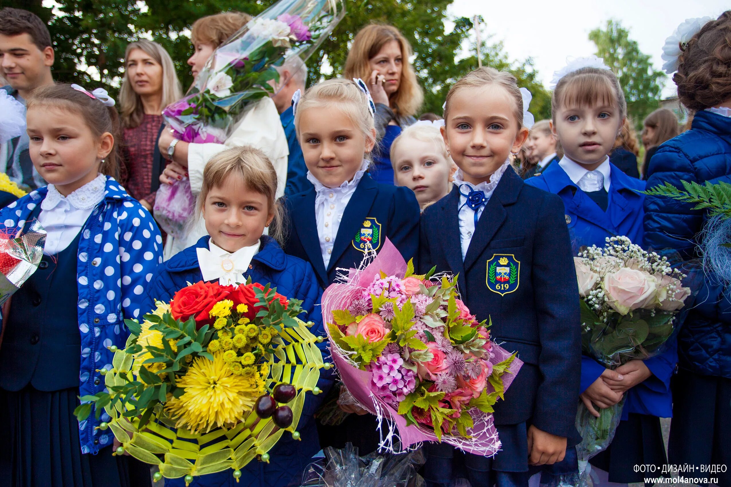 Я сентября линейка 1 класс. Школа 4 Солнечногорск. 1 Сентября видеооператор. Дети на 1 сентября во 2 школу. Фото и видеосъемка в школе