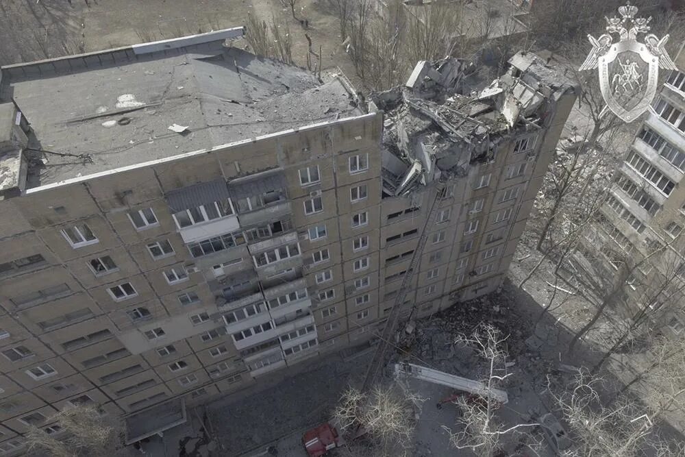 Разрушенный дом. Разрушенные здания в Донецке. Разрушения жилых домов в Мариуполе. Разрушенный дом в Донецке. Разрушенный дом россия
