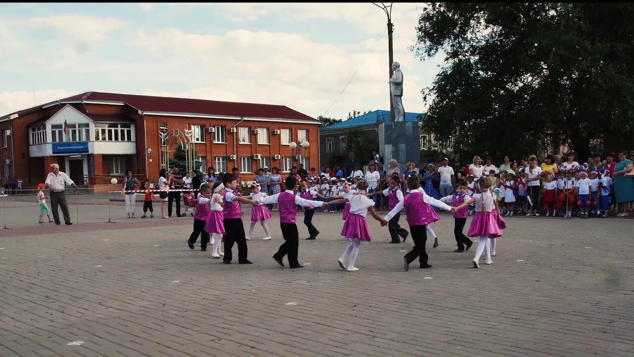 Погода п зимовники. Зимовники Ростовская область. Парк Зимовники. Поселок Зимовники. Зимовники население.