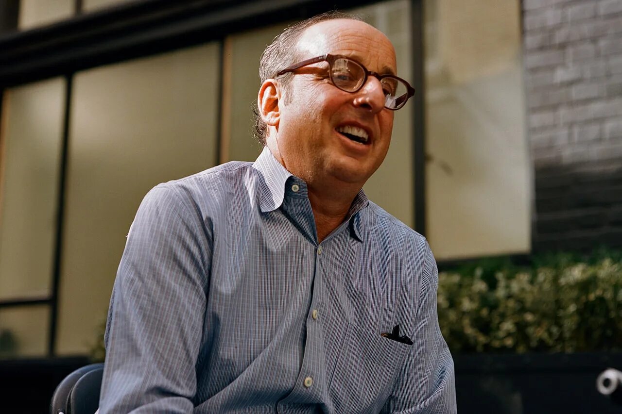 Джон уилсон режиссер. How to with john wilson. Бернштейн бизнесмен торонто. Бернштейн бизнесмен канада. Александр бернстайн сын леонарда бернштейна.