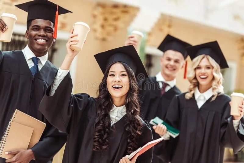 I will graduate. Черные студенты. Университет студенты афро. Английские студенты. Выпускник картинка.