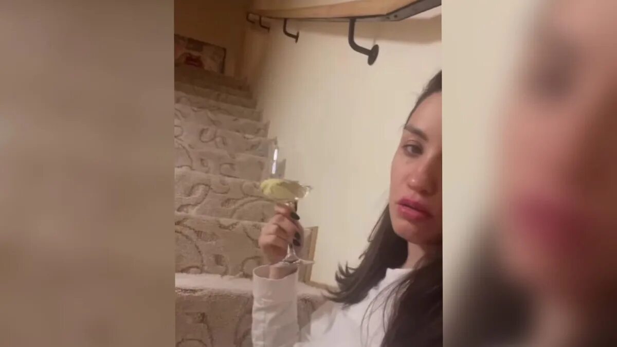 Дайнеко в последний. Вика дайнеко концерт. Вика дайнеко на фабрике. Дайнеко в последний. Дайнеко в последний.