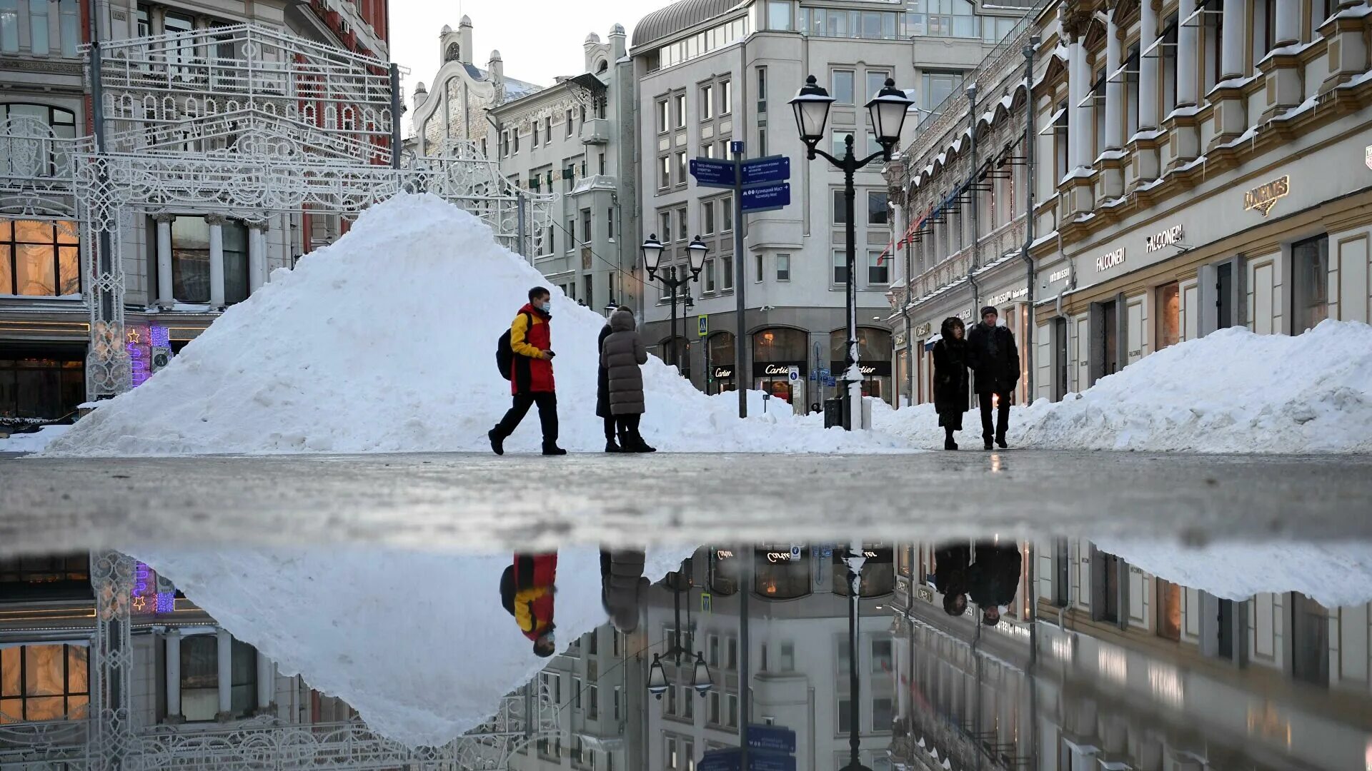 Погода сегодня февраль. Москва в марте. Март в городе. Снег в Москве.