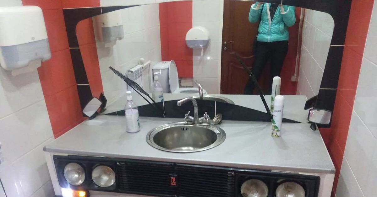 Передвижной биотуалет на базе автомобиля. Унитаз sink toilet combo. Автомобиль унитаз. Санузел для машин. Самодельный умывальник в гараж.