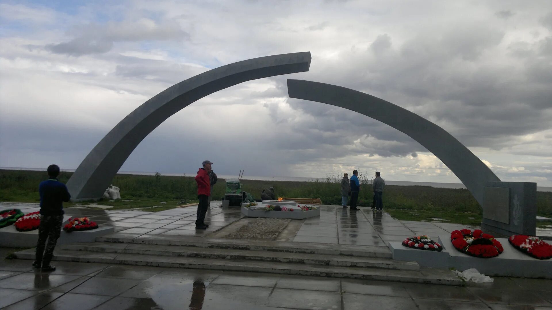 Мемориал прорыв блокады Ленинграда. Разорванное кольцо блокады Ленинграда. Разорванное кольцо блокады памятник. Мемориал разорванное кольцо блокады Ленинграда.