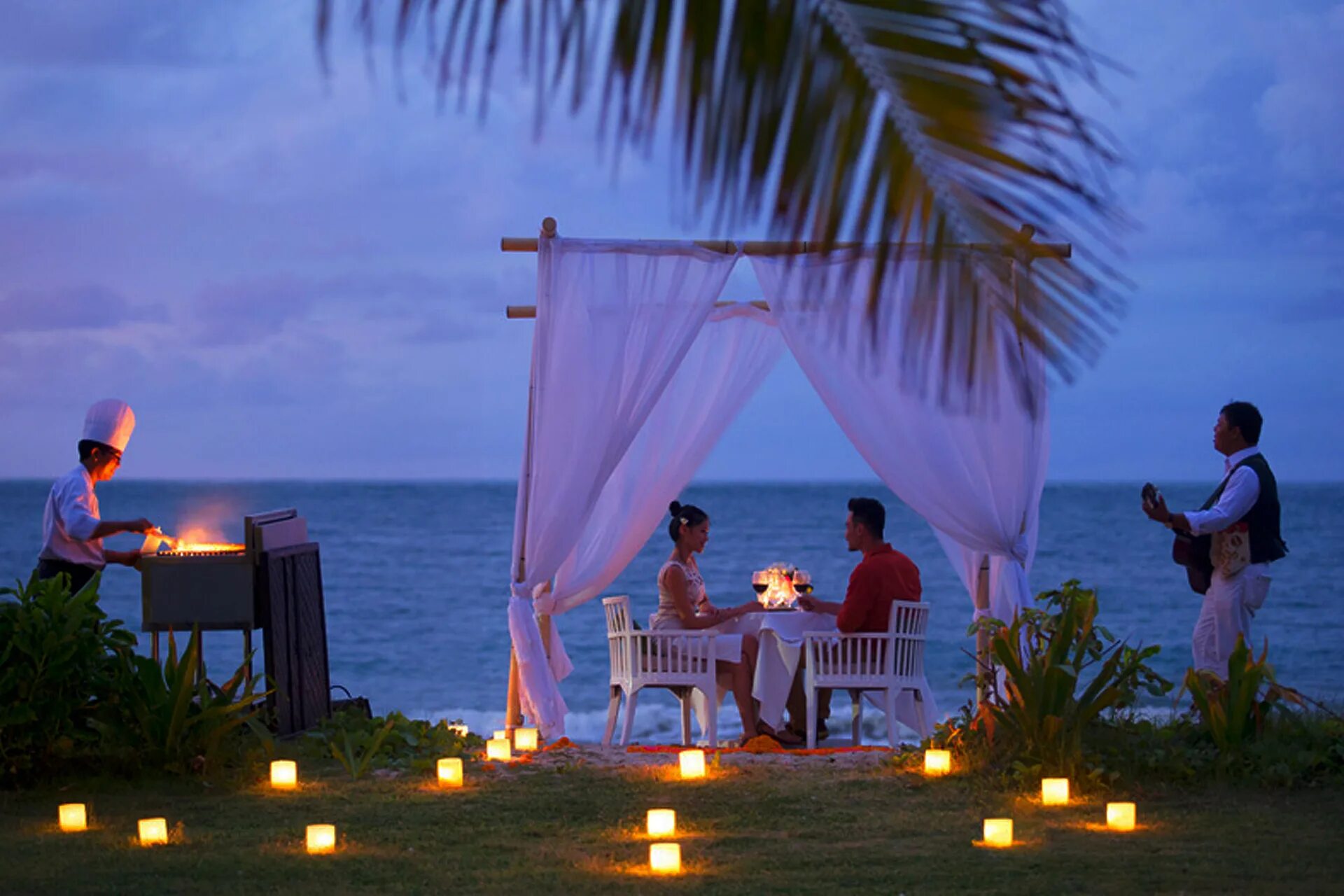Любимый бали. Романтический вечер на берегу моря. Мальдивы вечером. Романтика на острове. Романтическое путешествие на Бали.