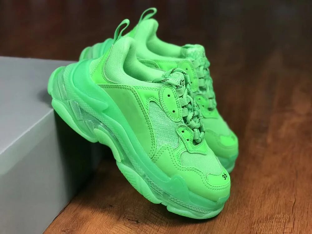 Xplode кроссовки. Nike Neon Green Sneakers. Adidas young 1 неоновый зеленый. Зеленые кроссовки на высокой подошве. Кроссовки салатовые на высокой подошве.