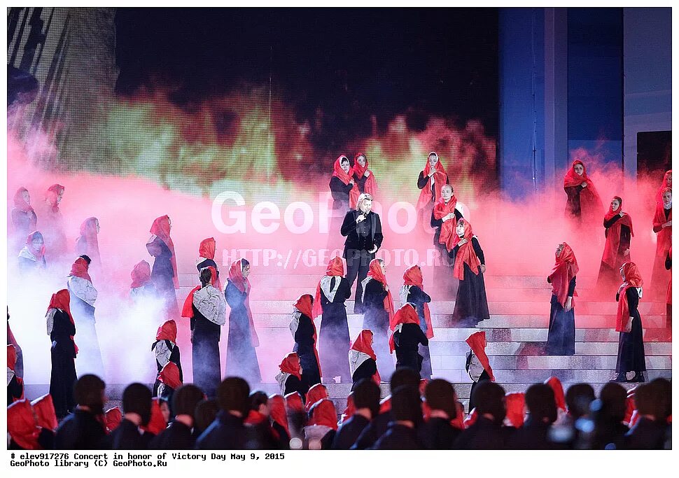 Театрализованный концерт к 9 мая. Концерт на красной площади 9 мая 2015. Концерт день Победы на красной. Театрализованный концерт фото. 9 Мая театрализованные концерты Москва.