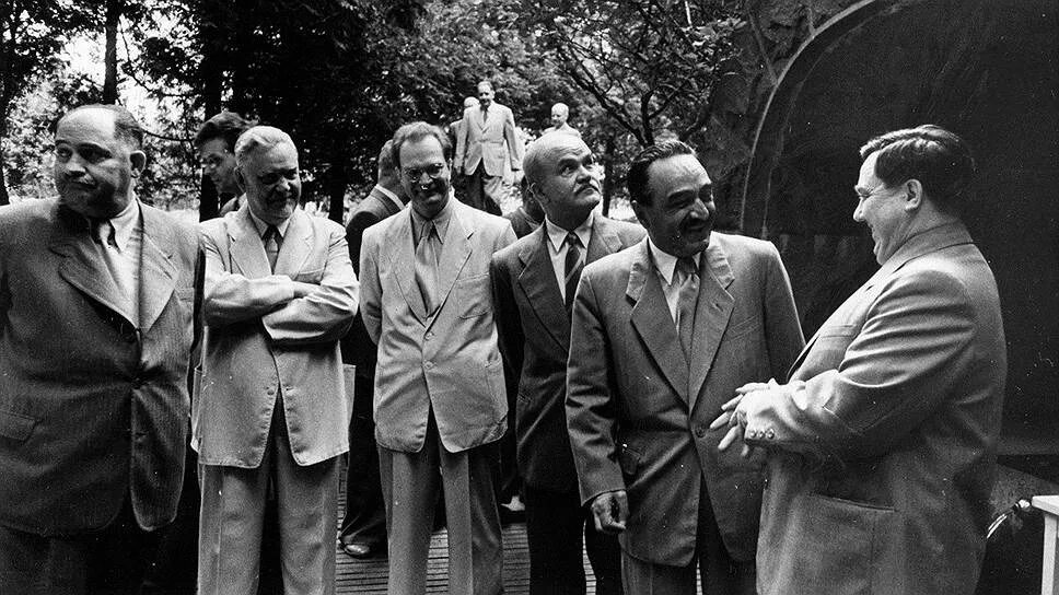 Против хрущева в 1957 выступил