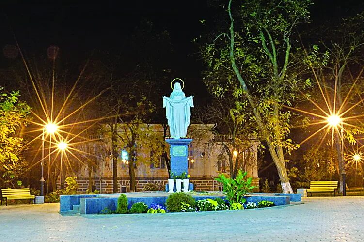 Перевозки москва- херсон. Московские ворота херсон. Херсон монумент победы. Херсон достопримечательности. Парк славы херсон.