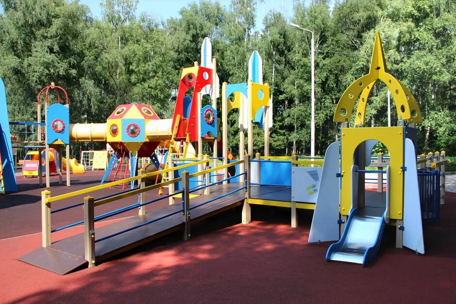 Парк для детей 5 лет. Детский городок парк белоусова. первомайский парк тула. центральный парк тула. белоусовский парк детская площадка.