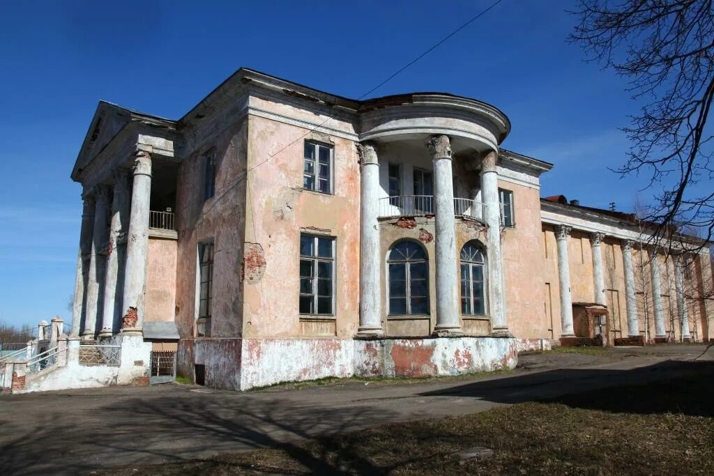 Музей Заволжск Ивановская область. Дворец культуры Ивановская область Заволжск. Усадьба Бурнаевых-Курочкиных в Заволжске. Заволжск Ивановская область памятники. Дом в заволжске ивановская