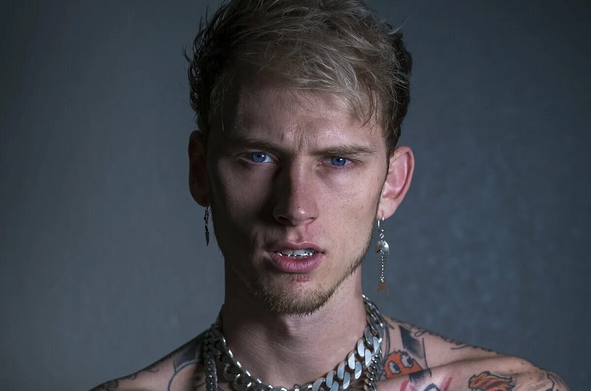 Machine Gun Kelly. Ричард Колсон Бэйкер. Машин Ган Келли 2020. Рэпер Machine Gun Kelly.