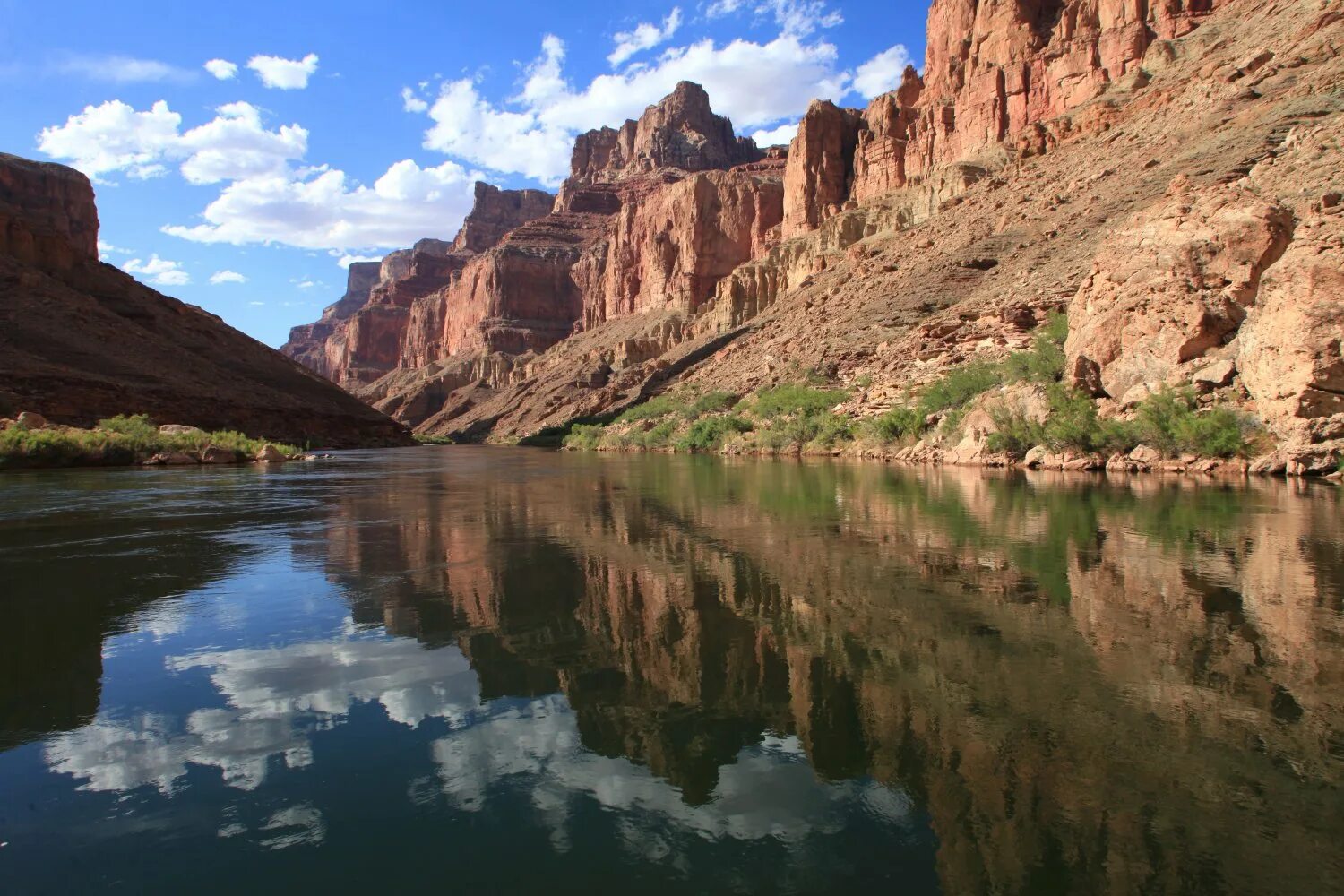 Направление реки колорадо. Рио-Колорадо река. Устье реки Колорадо. Гранд каньон и река Колорадо. Река Колорадо огибает каньон.
