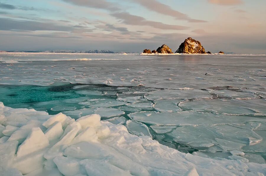 Океан в восточной части россии. Охотское море. Берег Охотского моря Камчатка. Охотское море зима. Охотское море шторм.