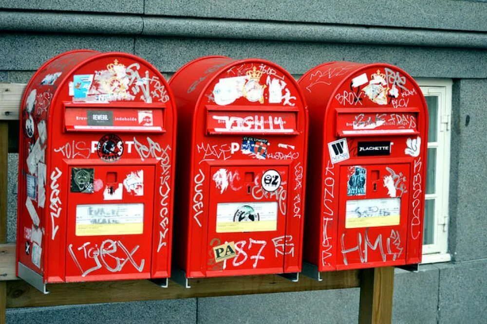 Где в россии самый высокий почтовый ящик. Почтовые ящики мира. Почтовые ящики разных стран. Уличные почтовые ящики во Франции. Почтовый ящик Нью Йорк.