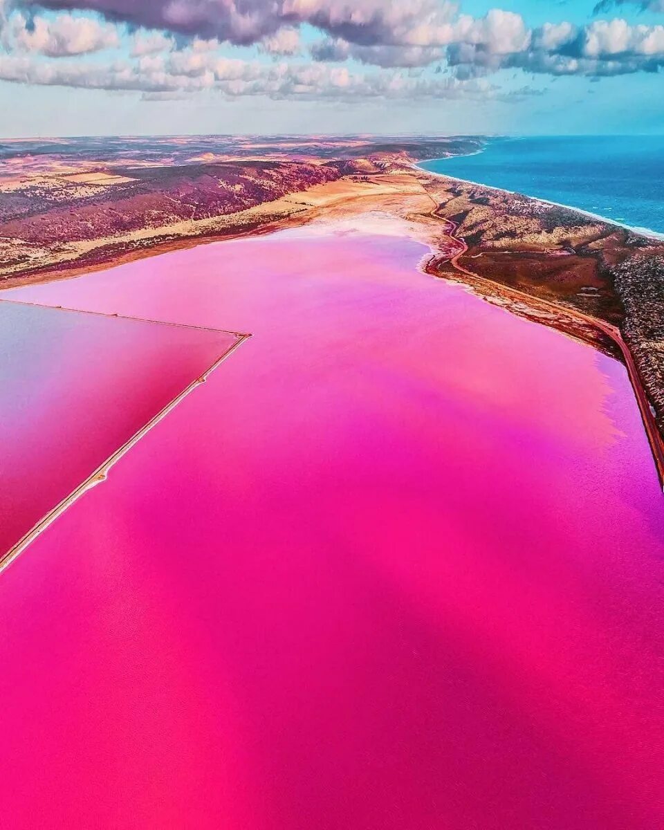Есть розовое озеро