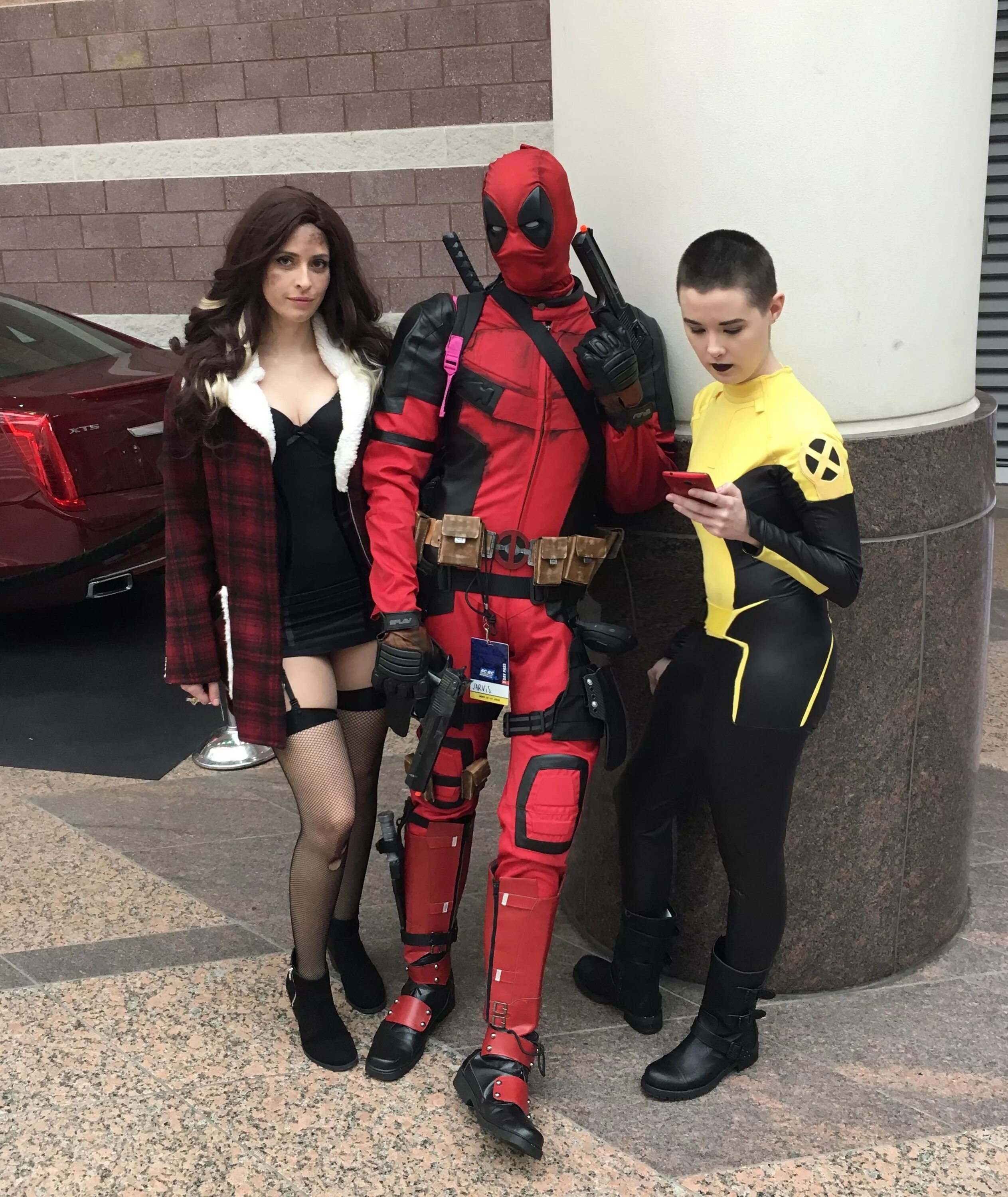 Команда дэдпула по футболу против женщин. Deadpool Cast. Крутые костюмы.