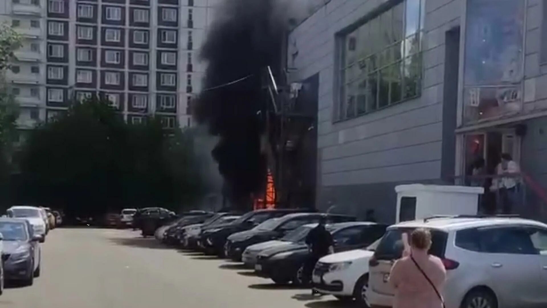 Правда ли что в москве был теракт. Взрыв здания. На Юго-западе Москвы взрыв. Пожар. Огонь взрыв.