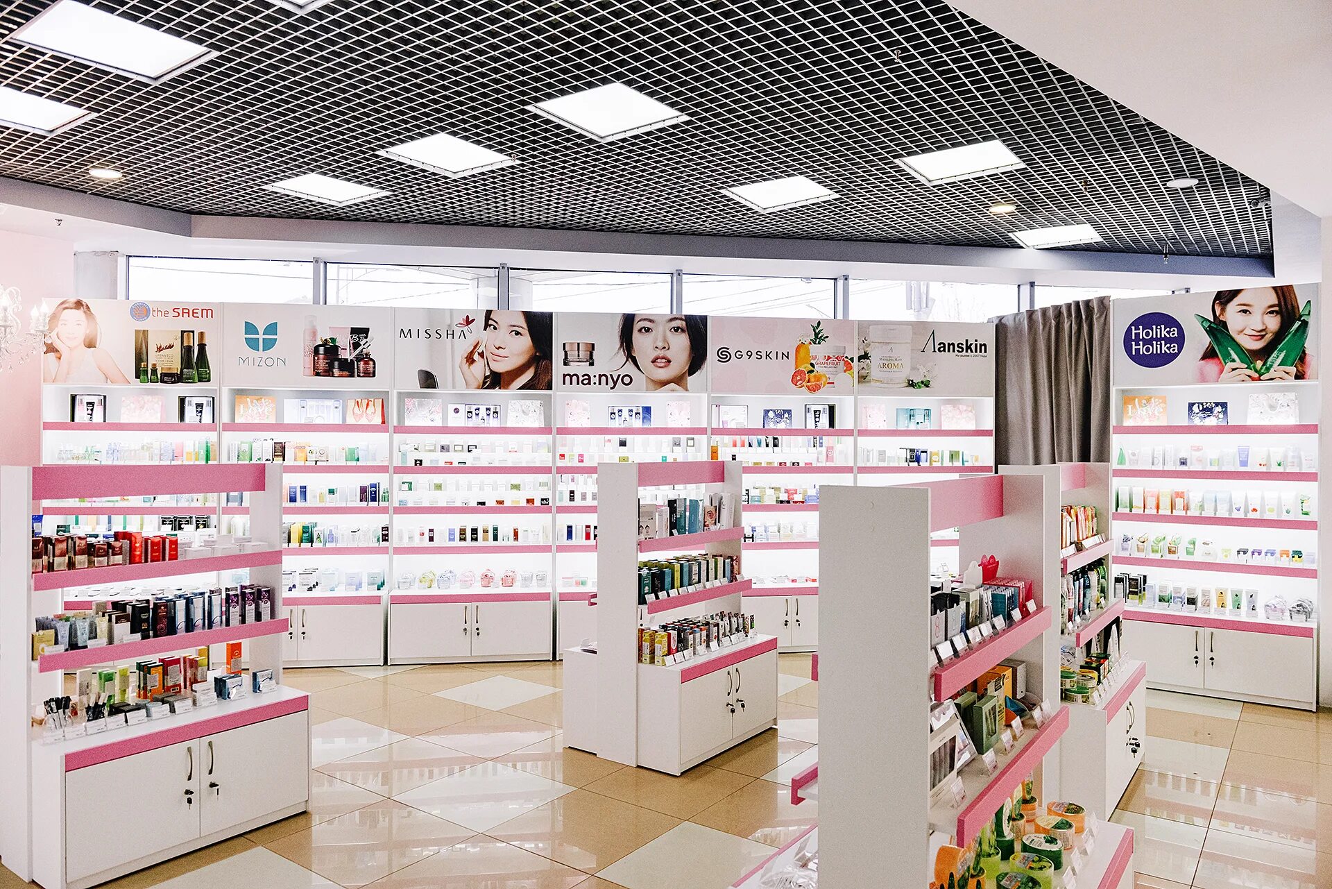 корейская косметика витрина. новый арбат корейский магазин. бутик корейской косметики. магазин косметики. корейская косметика официальный сайт интернет магазин.