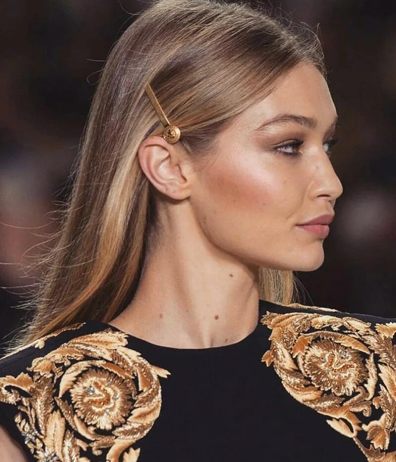 Модные тенденции в прическах 2023. Скрытое окрашивание на русые в блонд. Модный цвет волос 2023. Модное окрашивание волос. Лонг боб 2021.