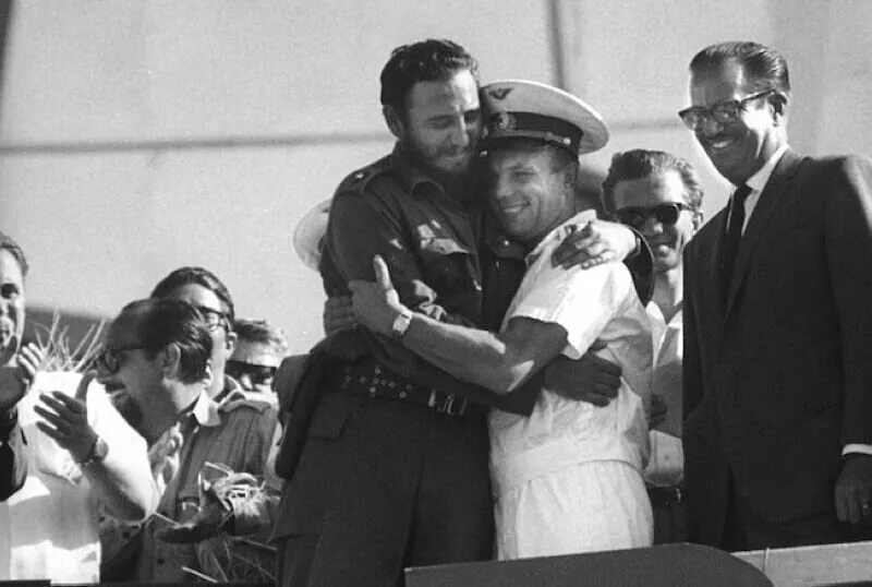 Куба Фиделя Кастро 1961. Гагарина обнимай