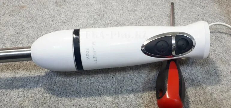 Как разобрать блендер скарлет. Разобрать блендер скарлет 1000w. разбор блендера скарлет 1200w. плата блендера scarlett 1000w. двигатель на блендер скарлет 800w.