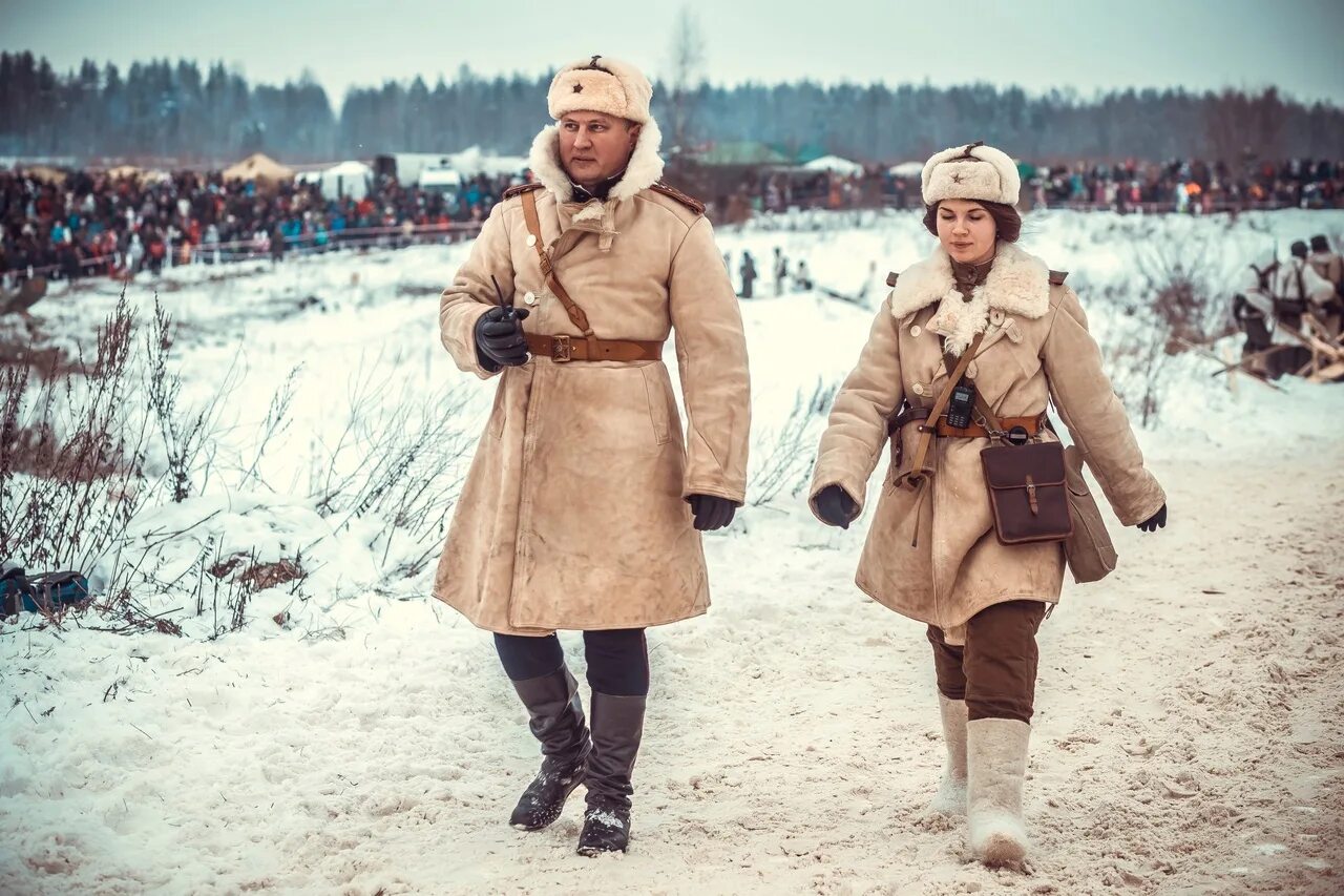 Ушанка валенки. Армейский тулуп бекеша. Тулуп бекеша РККА. Бекеша 19 век. Тулуп бекеша РККА 1941.