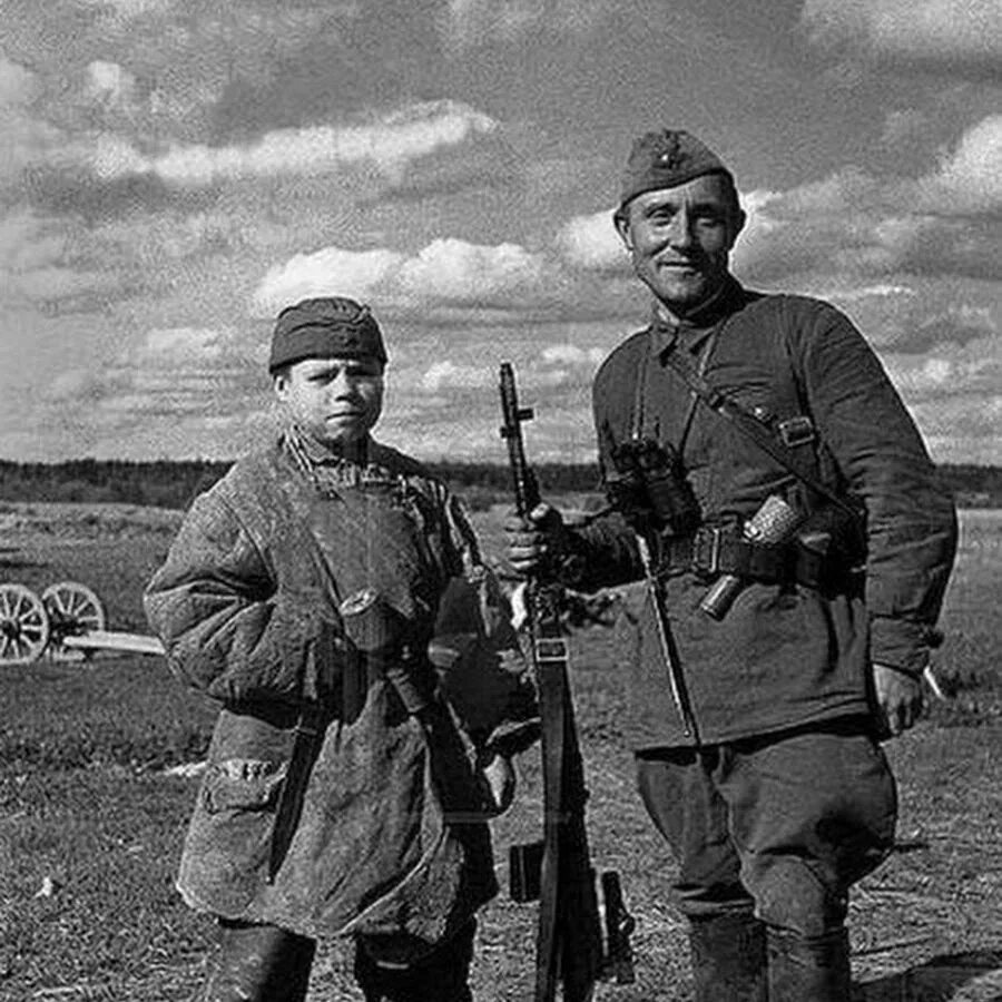 Военные года архив. Бойцы РККА 1942. Ленинградский фронт бойцы 1942. Солдаты РККА 1942.