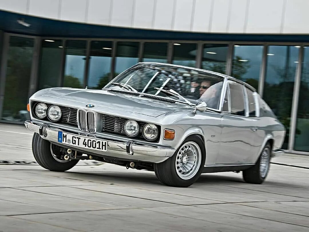 Бмв старые модели. Bmw 3 series (e30). Бмв 323 е30. Bmw 735 e32. Бмв старые модели.