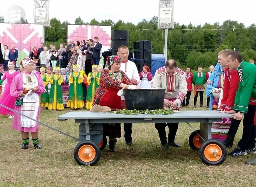 Гербер видео. Национальный праздник Удмуртии гербер. Гербер праздник удмуртов. Гербер Балезино Удмуртия. Удмуртский национальный праздник гербер 2023.