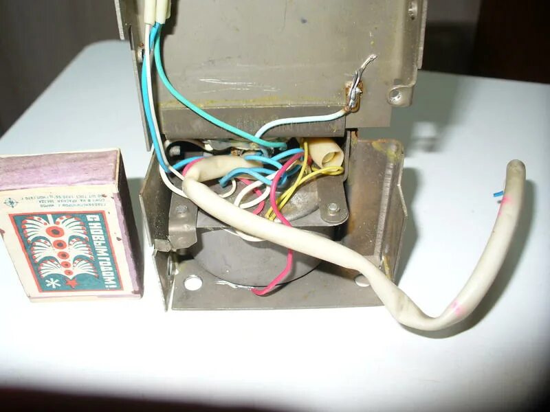 Входной трансформатор. Входной трансформатор усилителя. Входной трансформатор. Трансформатор 200 ватт зелёный. Входной трансформатор.