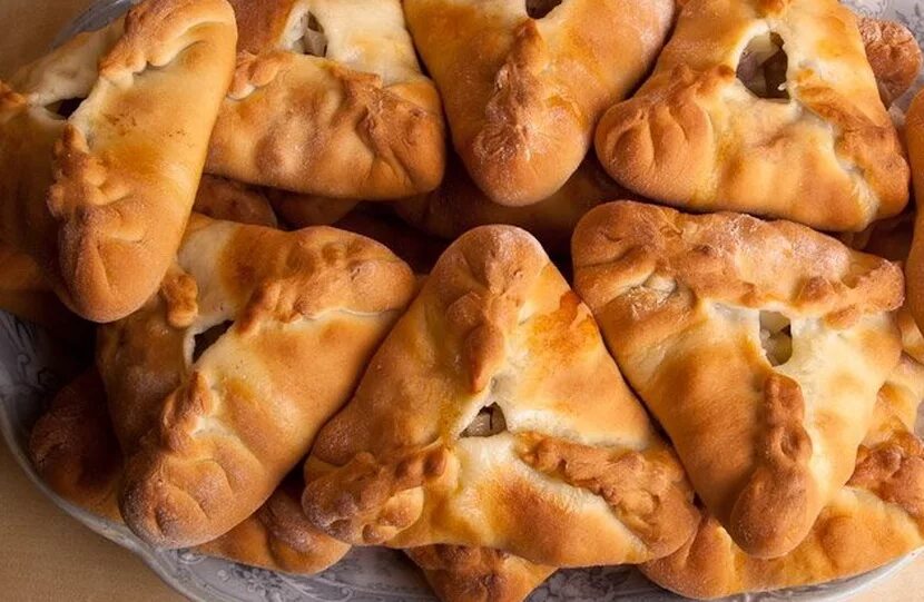 Рецепт эчпочмак с мясом. Эчпочмак. татарские пироги эчпочмак. эчпочмак с мясом и картошкой. треугольники с мясом.