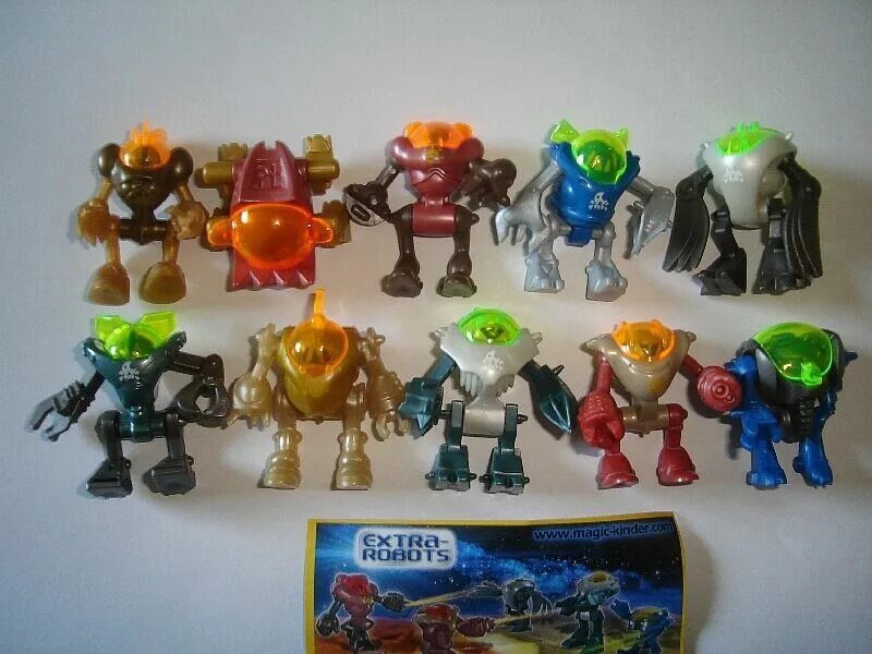 Kinder robot. Киндер Extra Robots. Гормити Киндер сюрприз. Gormiti игрушки Киндер.